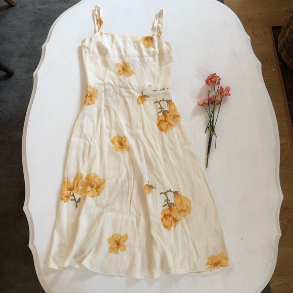 Reformation Afternoon Dress in Tangiers - Picture 5 of 9